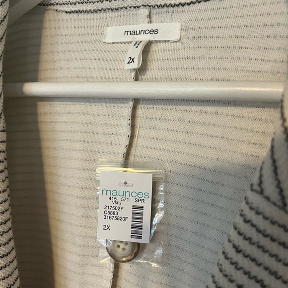 Maurices 2x Plus Blazer - Striped and Lightweight - Picture 2 of 4